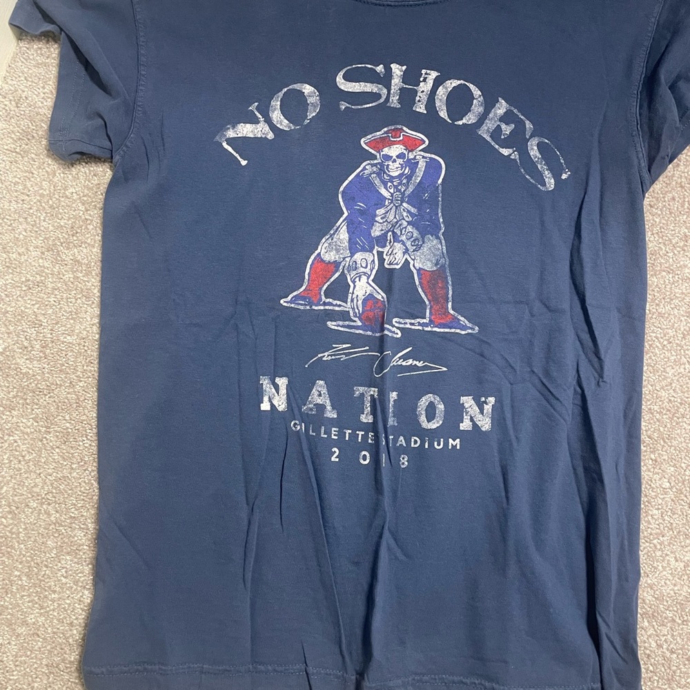 Kenny Chesney/New England Patriots/No Shoes Nation Blue Graphic Tee